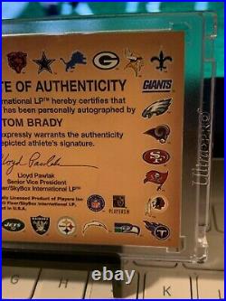 2000 Fleer Autographics TOM BRADY (RC)(AUTO)