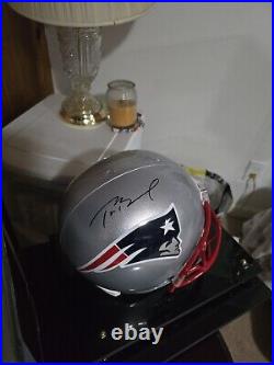 Mounted MEMORIES Tom Brady Signed Full Size Authentic Helmet Patriots