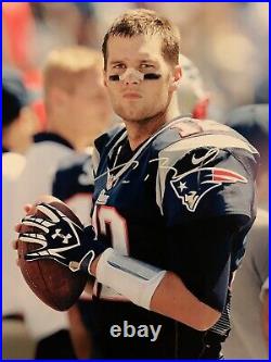 TOM BRADY AUTOGRAPHED NEW ENGLAND PATRIOTS 8X10 PICTURE With COA EXCELLENT SHAPE