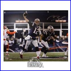Tom Brady Autographed New England 16x20 Photo Fanatics (Throwing)
