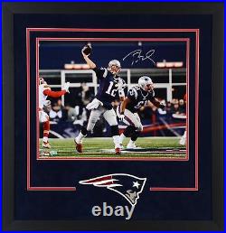 Tom Brady New England Patriots FRMD Signed 16x20 Horizontal Throwing Photo