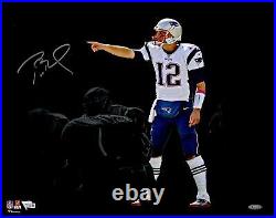 Tom Brady New England Patriots Signed 16x20 Pointing Photo TRISTAR