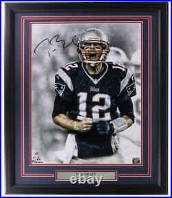 Tom Brady Signed Framed 16x20 NE Patriots Screaming Photo Fanatics AA0105767